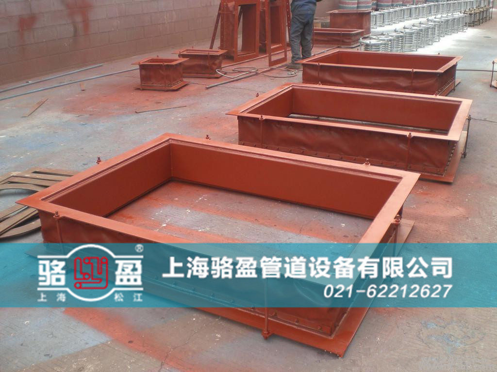 香港機場矩形非金屬<a href=http://www.hbruide.cn target=_blank class=infotextkey>補償器</a>噴涂環(huán)節(jié)